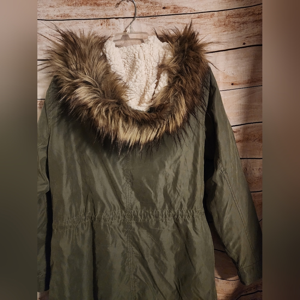 Abercrombie & Fitch Khaki Utility Jacket with Faux Fur Hood - Picture 9 of 13